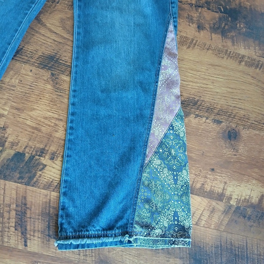 Easel Los Angeles Pieced Bandana Patchwork Fabric Flared Jeans Size S - Picture 5 of 16